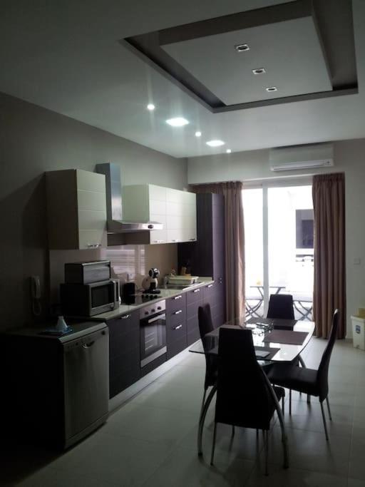 סליאמה Sunny 2 Bedroom, 2 Bathrooms, Seaside Apt. מראה חיצוני תמונה