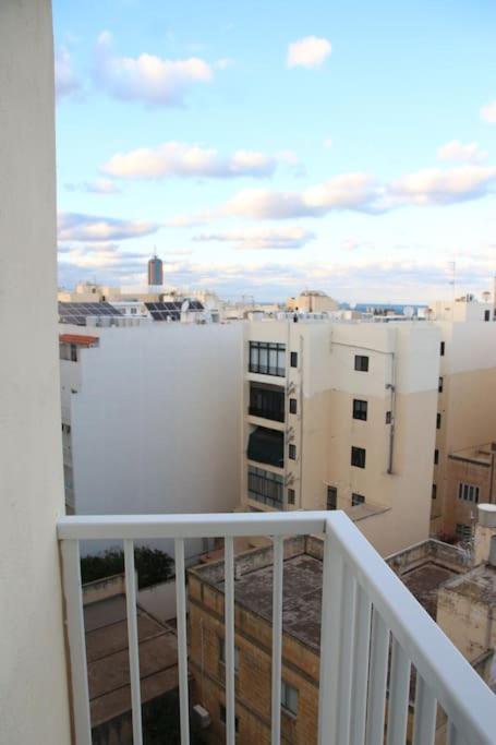 סליאמה Sunny 2 Bedroom, 2 Bathrooms, Seaside Apt. מראה חיצוני תמונה