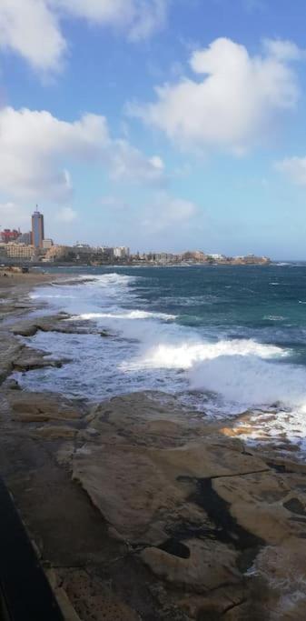 סליאמה Sunny 2 Bedroom, 2 Bathrooms, Seaside Apt. מראה חיצוני תמונה