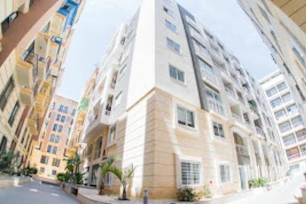 סליאמה Sunny 2 Bedroom, 2 Bathrooms, Seaside Apt. מראה חיצוני תמונה