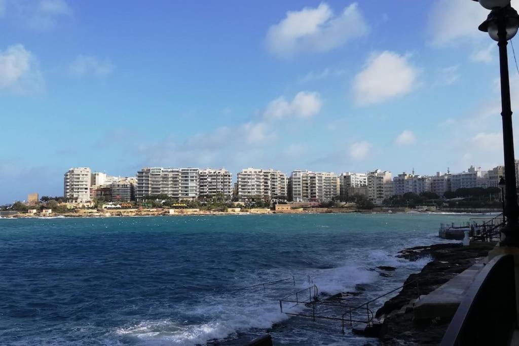 סליאמה Sunny 2 Bedroom, 2 Bathrooms, Seaside Apt. מראה חיצוני תמונה