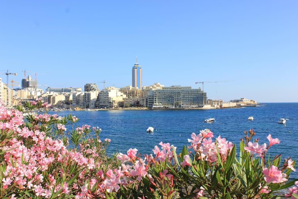 סליאמה Sunny 2 Bedroom, 2 Bathrooms, Seaside Apt. מראה חיצוני תמונה