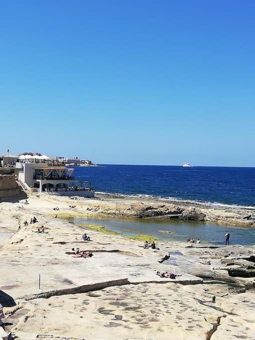 סליאמה Sunny 2 Bedroom, 2 Bathrooms, Seaside Apt. מראה חיצוני תמונה