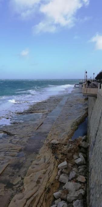 סליאמה Sunny 2 Bedroom, 2 Bathrooms, Seaside Apt. מראה חיצוני תמונה