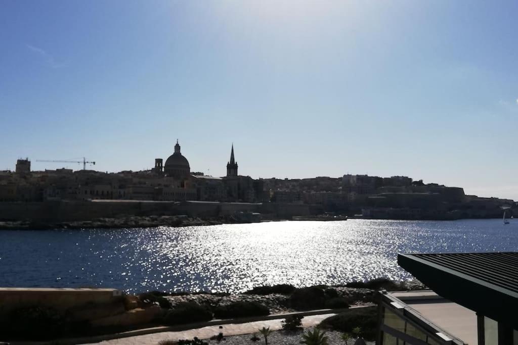 סליאמה Sunny 2 Bedroom, 2 Bathrooms, Seaside Apt. מראה חיצוני תמונה